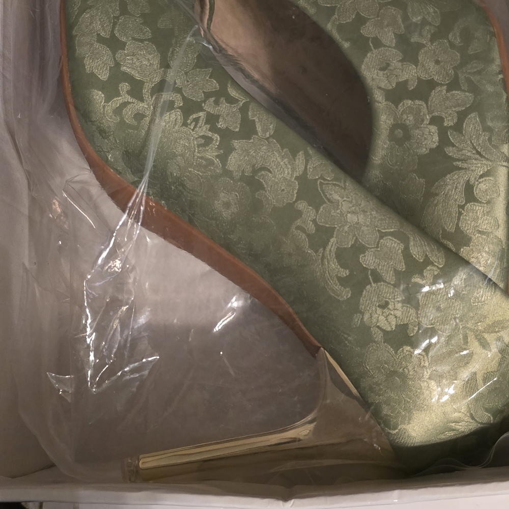 SHEIN Green and Gold Heels with Elegant Design